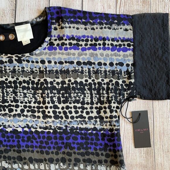 Line & Dot Top - Picture 2 of 7